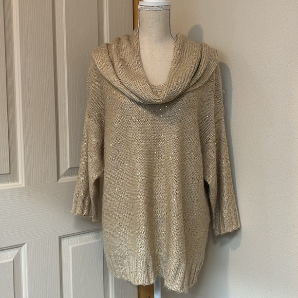 Roz & Ali Sweaters - EUC Gold Sequined Sweater